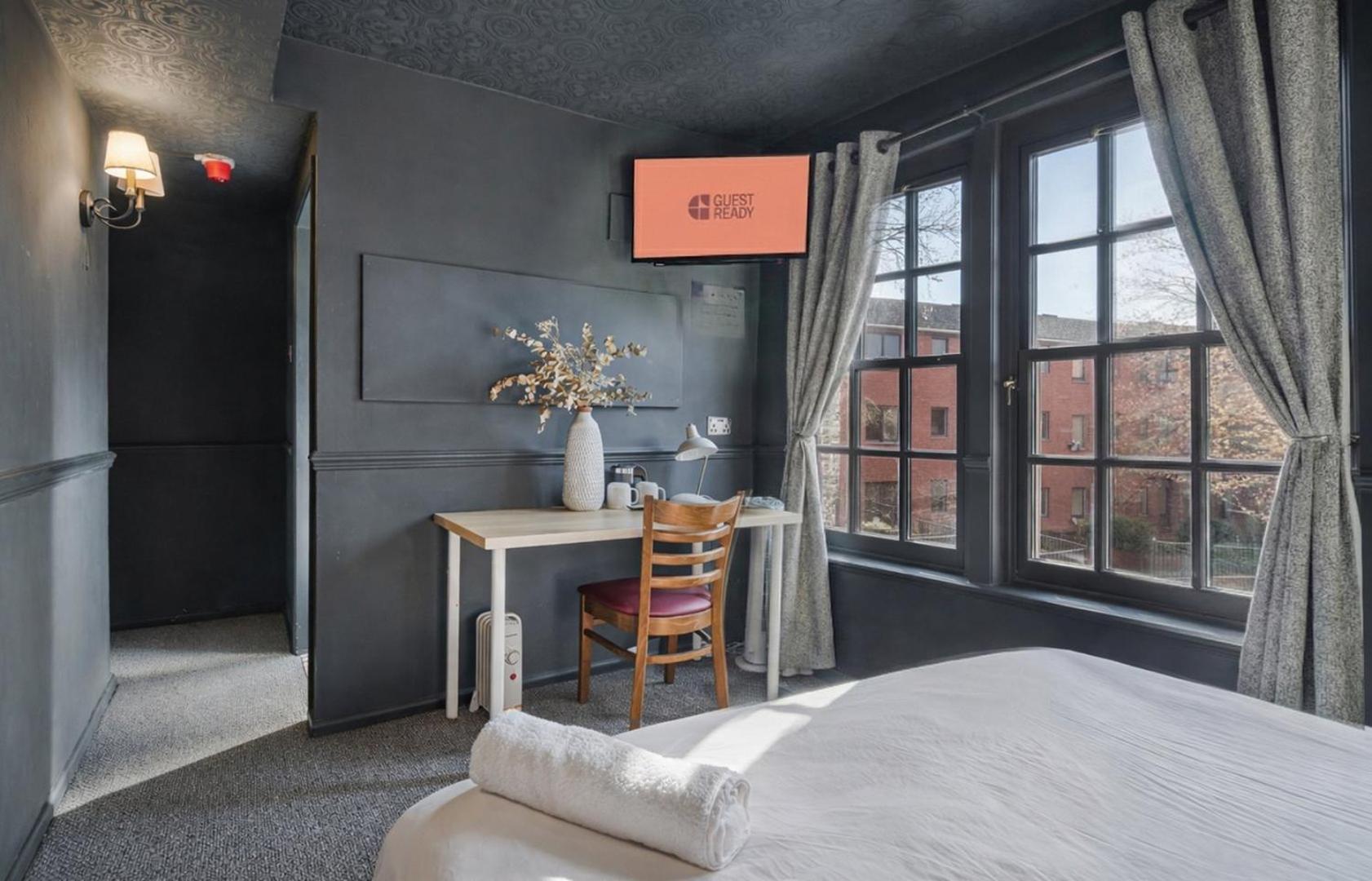 Guestready - Rose And Monkey, Manchester